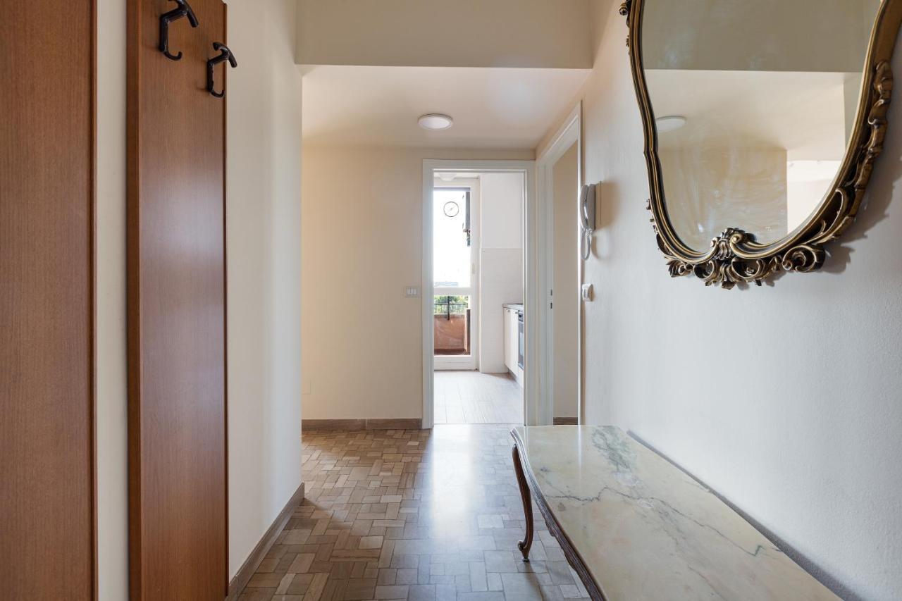 Milano - Roomy Apartment 300 M From M3 Affori Fn! Exterior photo
